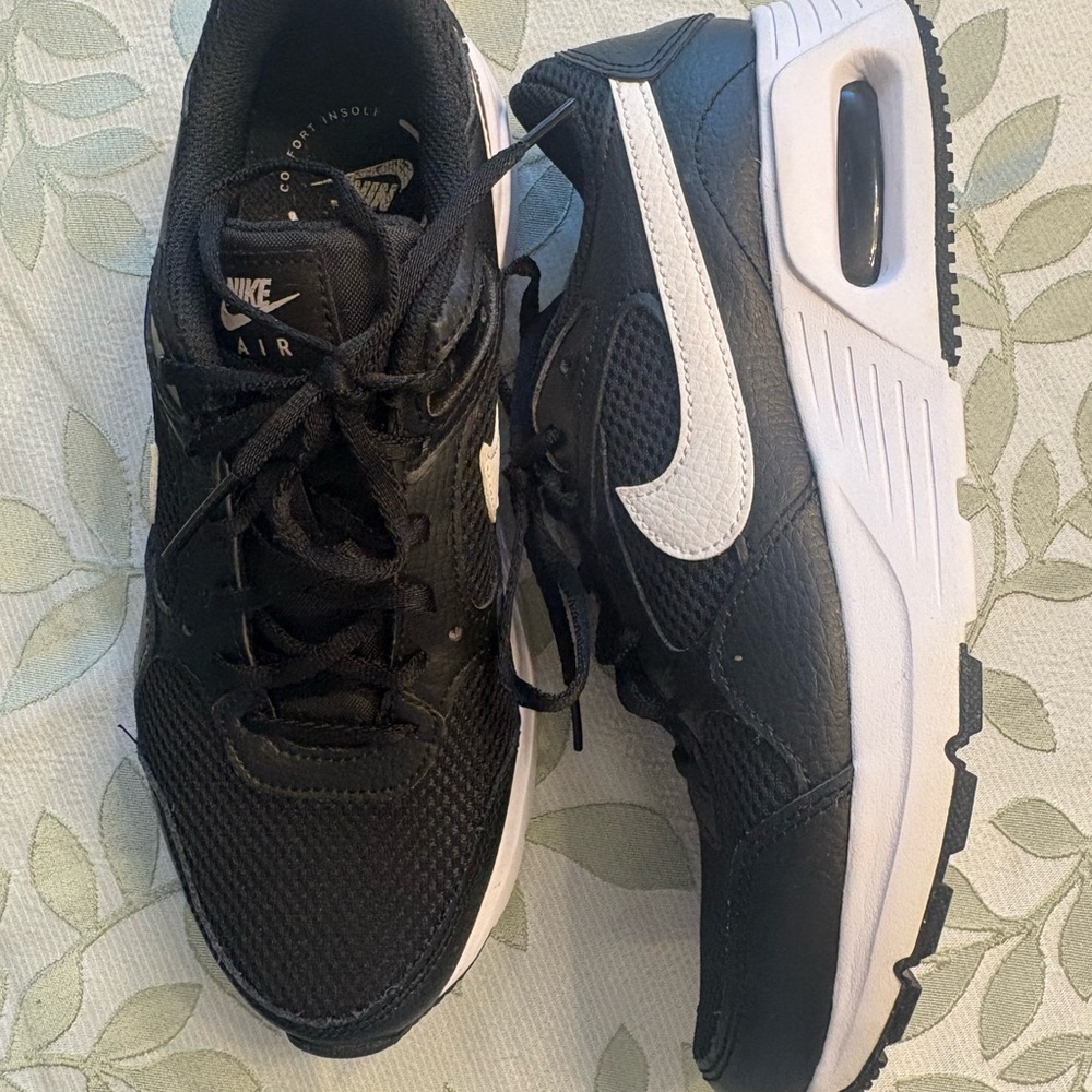 Nike Air Max SC Black and White athletic shoes men’s size 7.5